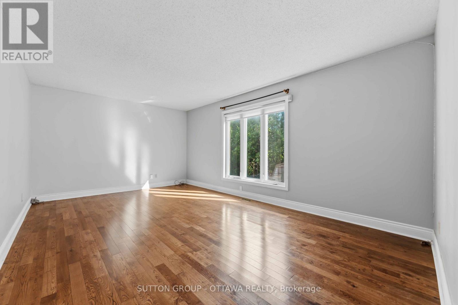 16 Crimson Gate, Ottawa, Ontario  K1T 1Z6 - Photo 7 - X13681318
