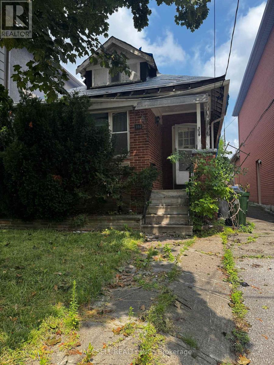 350 BELSIZE DRIVE, Toronto, Ontario