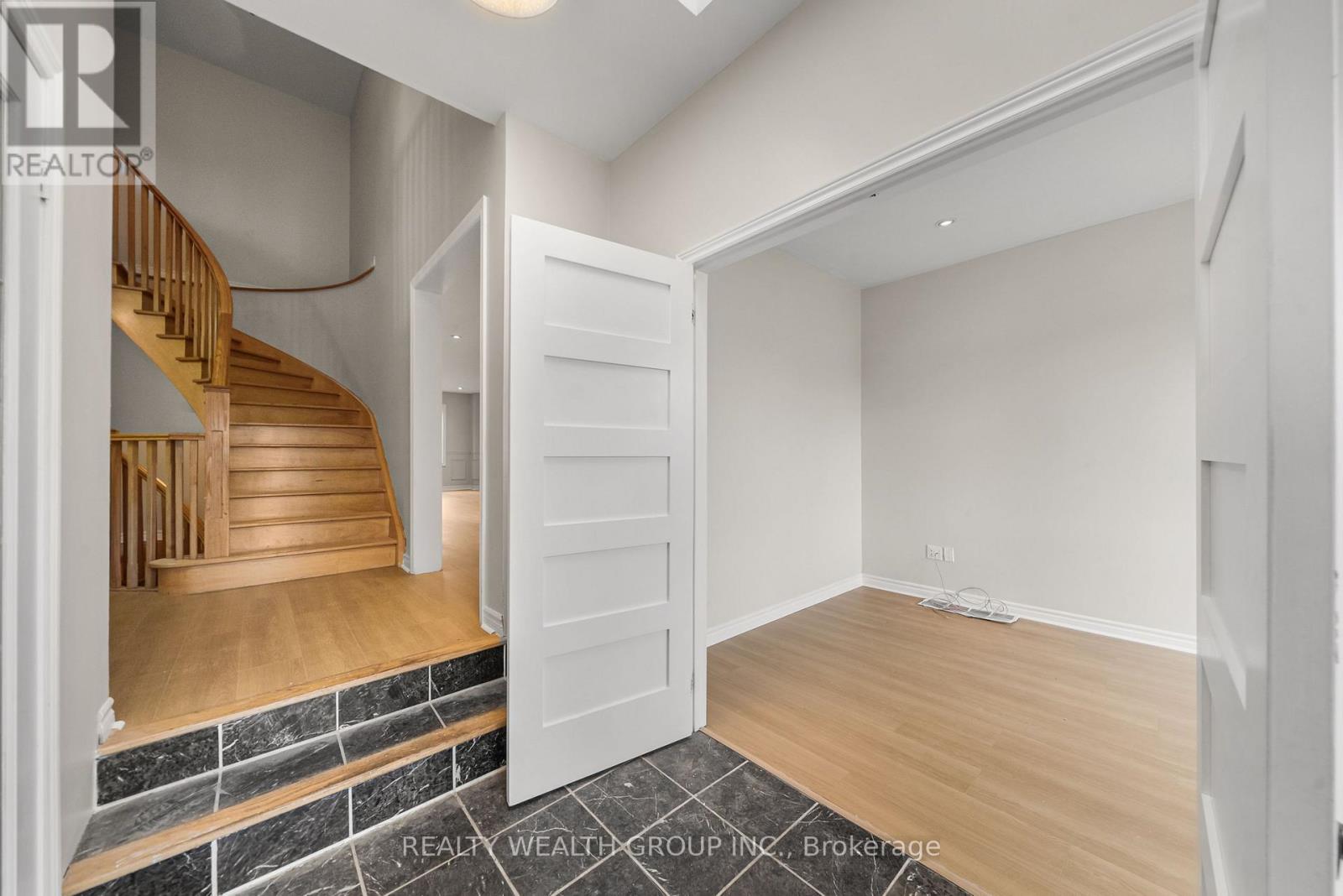 514 Grove Street E, Barrie (Grove East), Ontario  L4M 5Z2 - Photo 4 - S13681324