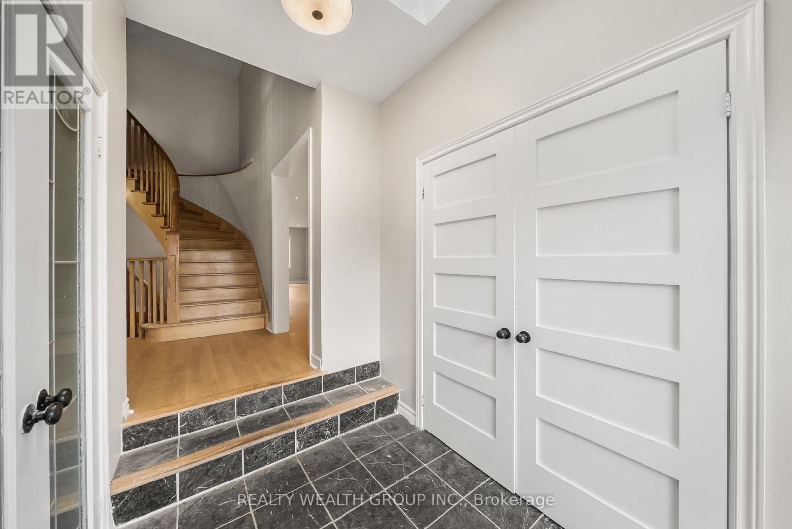 514 Grove Street E, Barrie (Grove East), Ontario  L4M 5Z2 - Photo 5 - S13681324