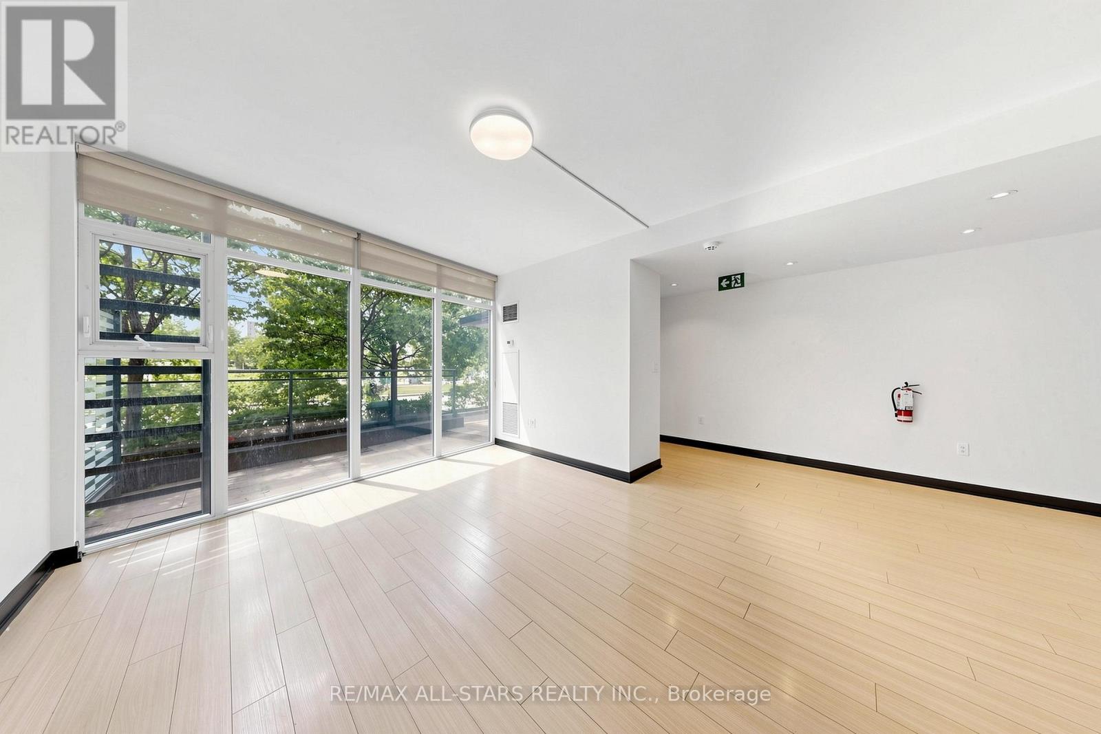 110 Fort York Boulevard, Toronto, Ontario M5V 4A7 - Photo 2 - C13469940