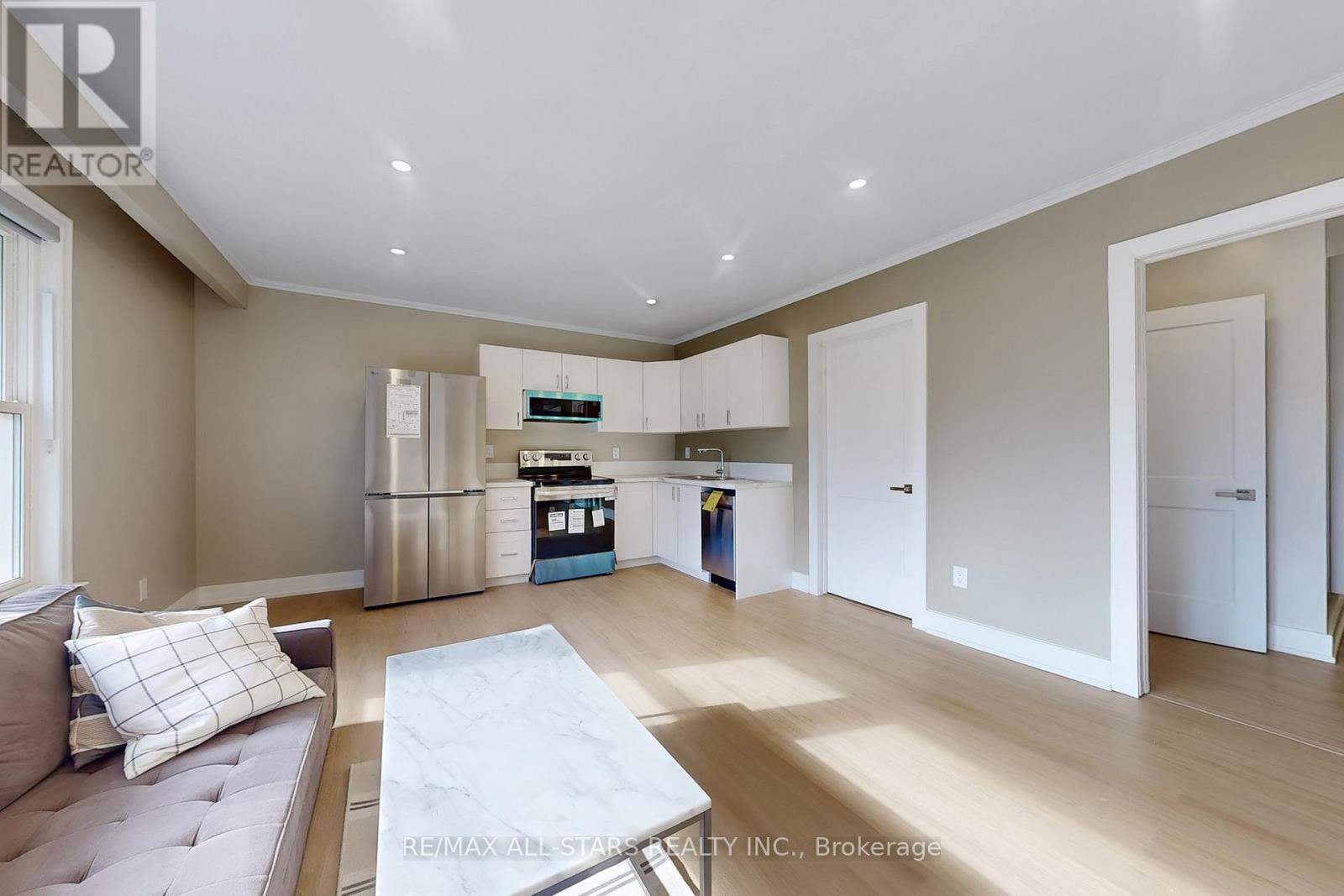 105 Betty Ann Drive, Toronto, Ontario  M2N 1X1 - Photo 4 - C13645836
