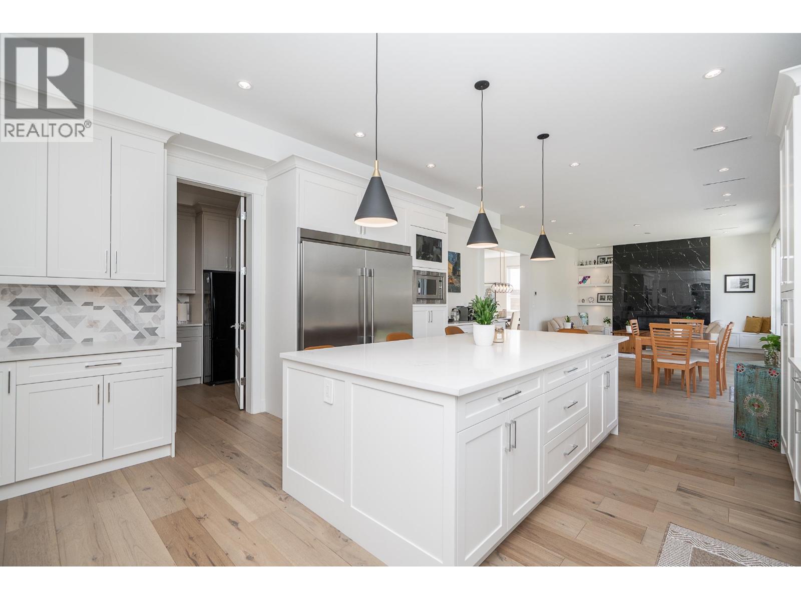 576 Linton Street, Coquitlam, British Columbia  V3J 6J2 - Photo 11 - R3111434
