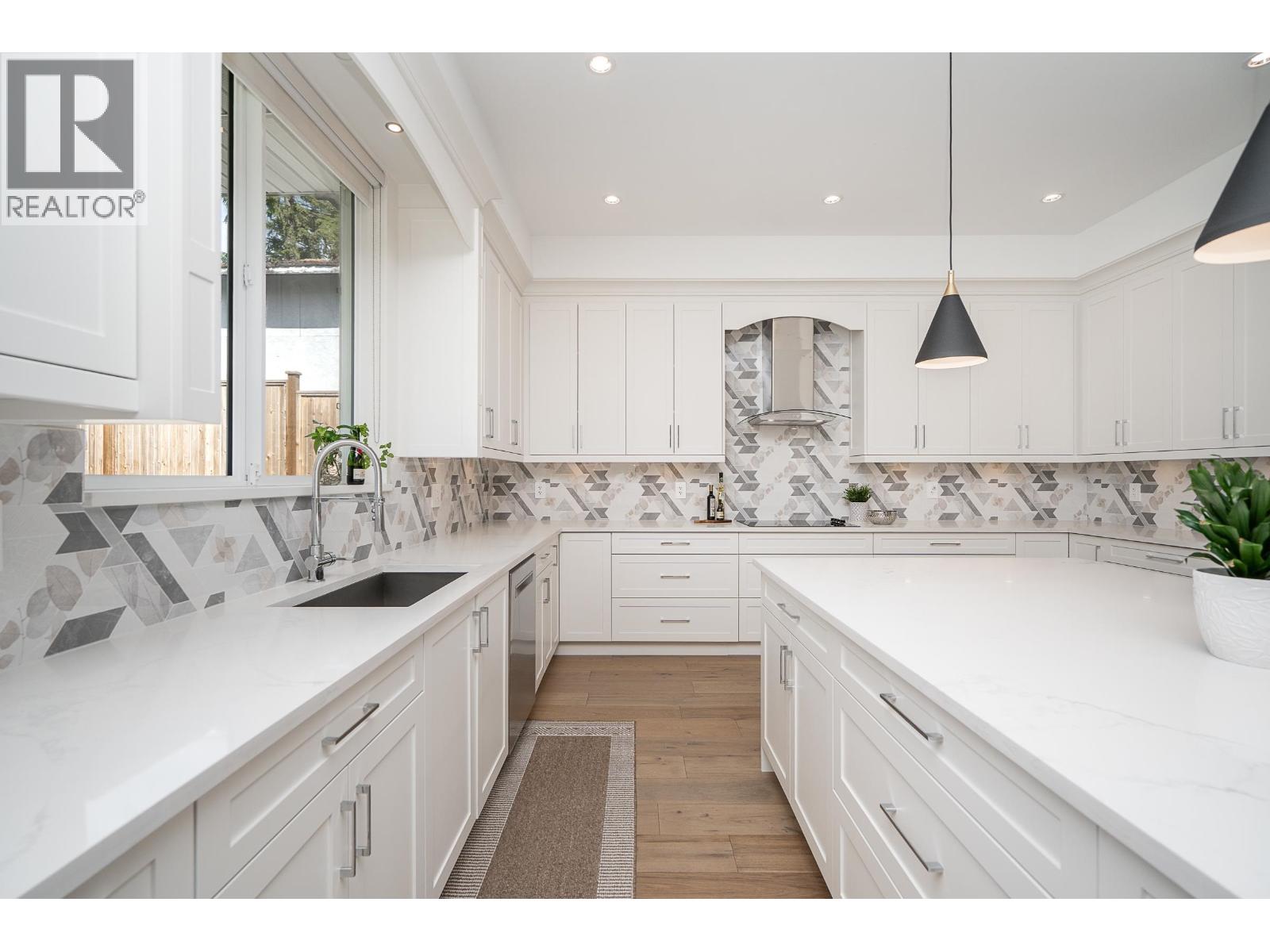 576 Linton Street, Coquitlam, British Columbia  V3J 6J2 - Photo 10 - R3111434