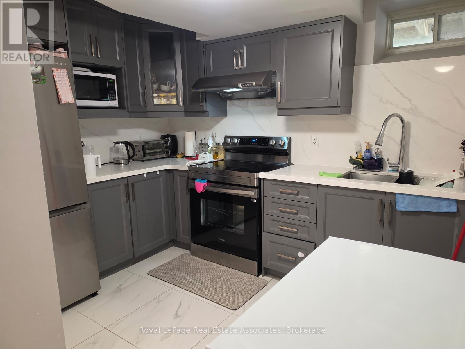 1241 Raspberry Terrace, Milton, Ontario  L9T 2X5 - Photo 4 - W13641686