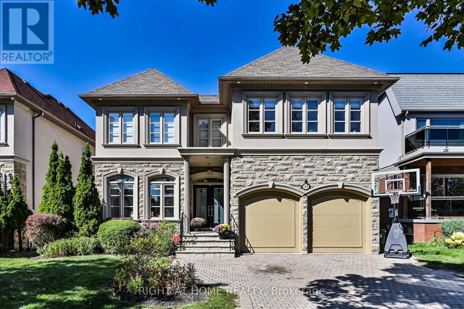 154 CHARLTON BOULEVARD, Toronto, Ontario