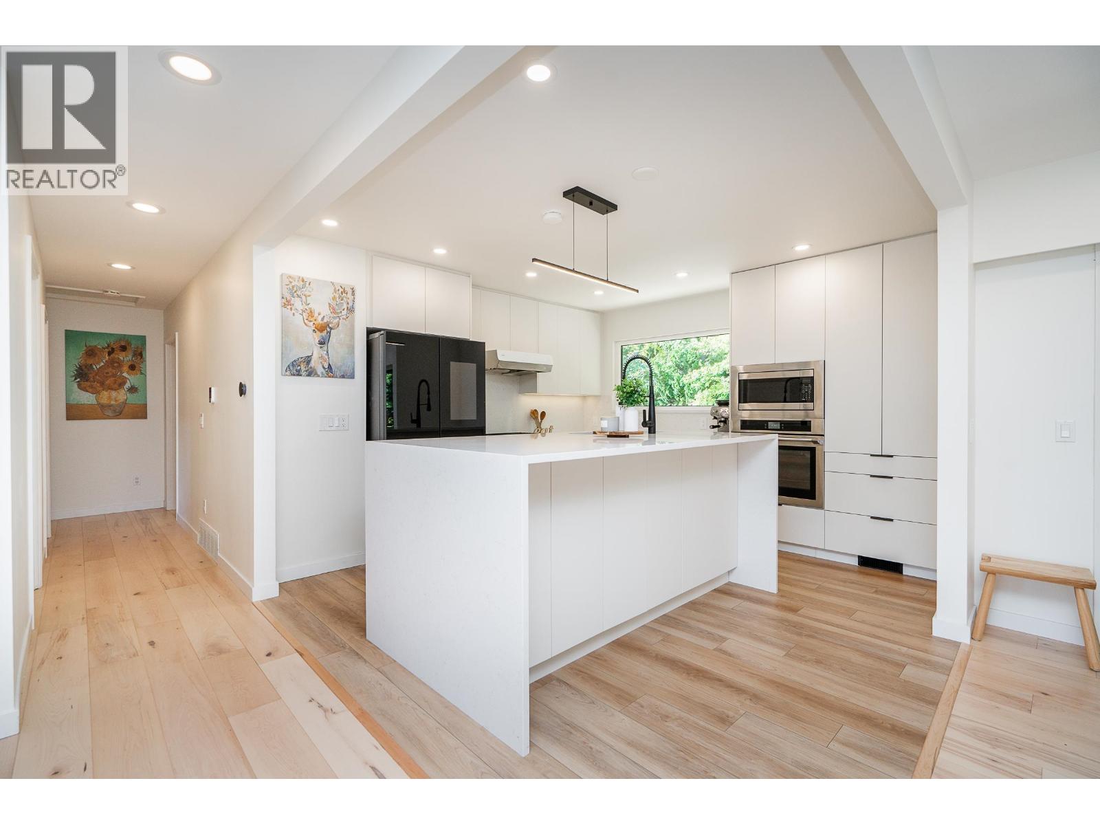 137 COLLEGE PARK WAY, Port Moody, British Columbia