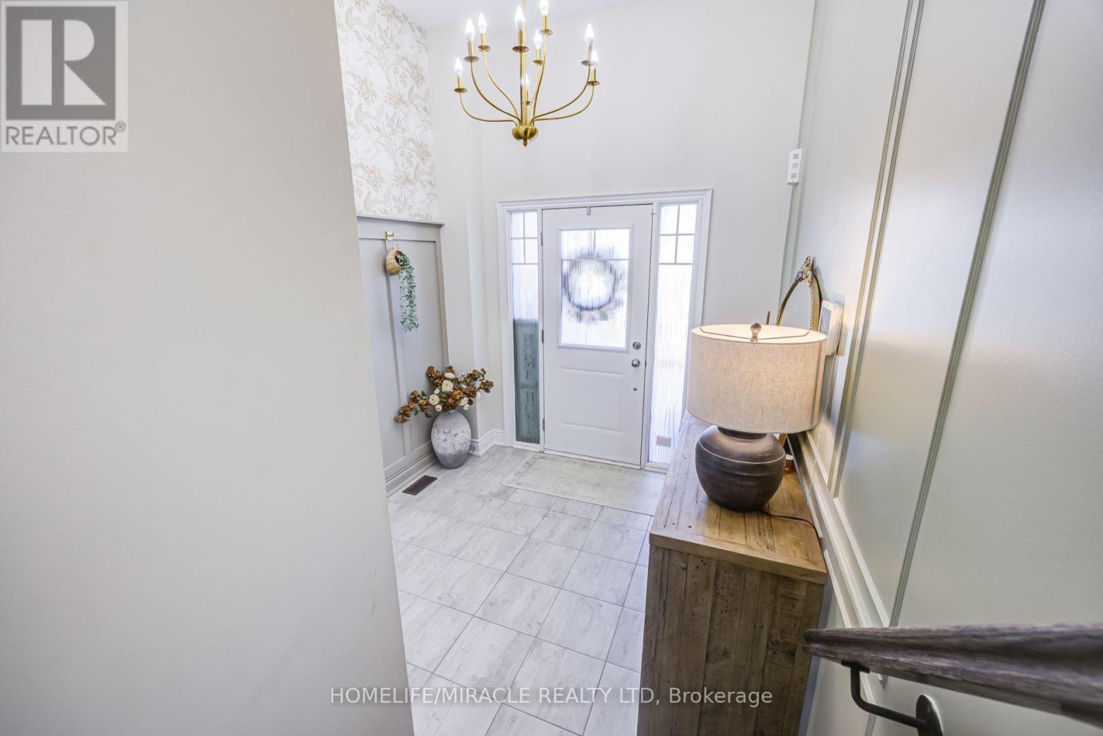 65 Lorne Thomas Place, New Tecumseth, Ontario  L9R 0V8 - Photo 8 - N13681388