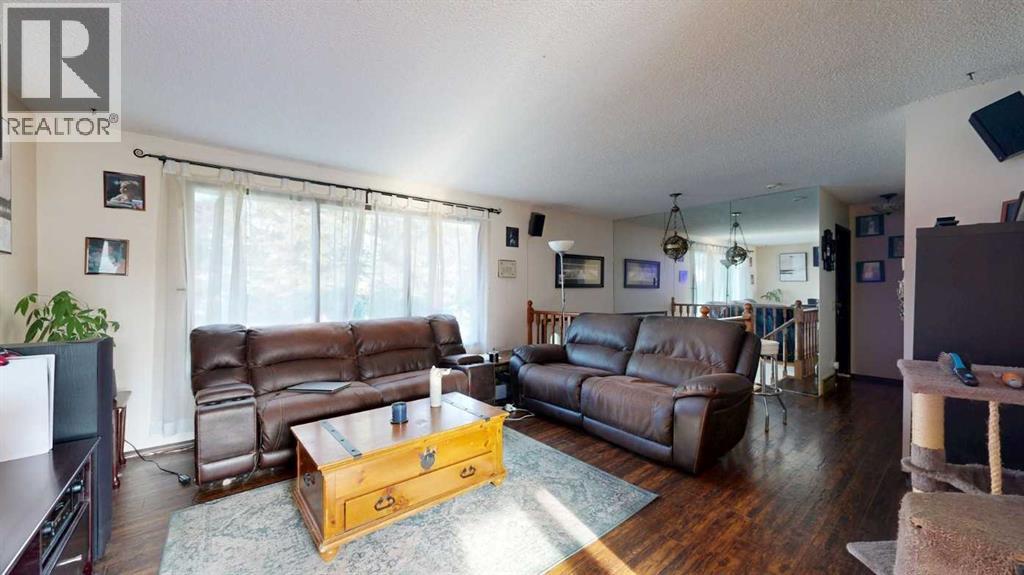31 Penrith Place SE, Calgary, Alberta  T2A 2J1 - Photo 2 - A2336376