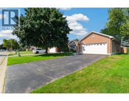 3 HARVEY Court, Brantford, Ontario