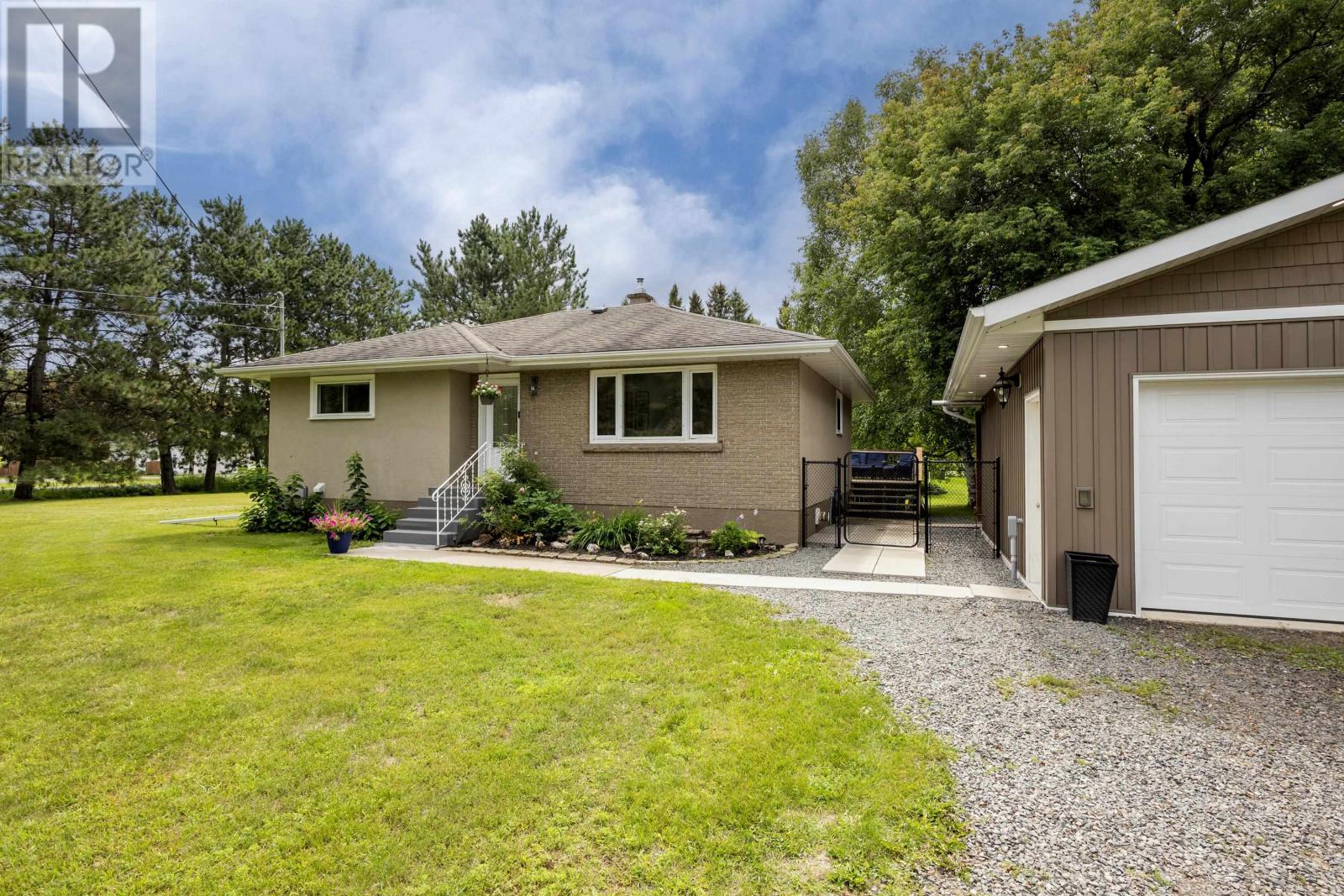 2312 Rosslyn Rd, Thunder Bay, Ontario  P7K 1G7 - Photo 1 - TB2602337