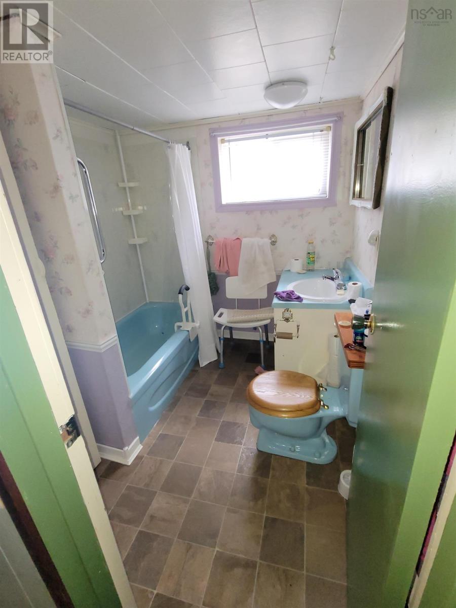 2 Davis Street, Glace Bay, Nova Scotia  B1A 5G8 - Photo 21 - 202620716