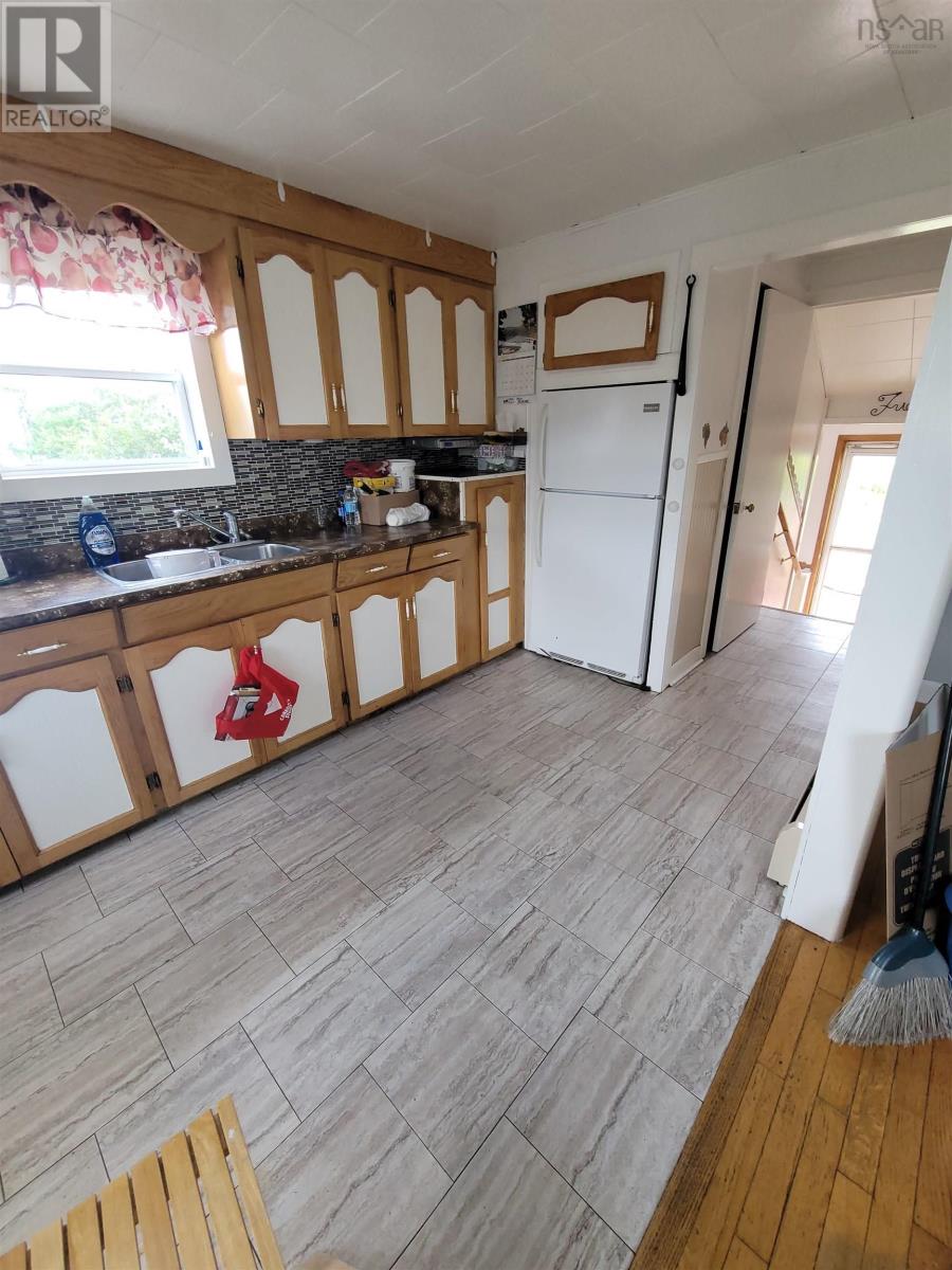 2 Davis Street, Glace Bay, Nova Scotia  B1A 5G8 - Photo 3 - 202620716