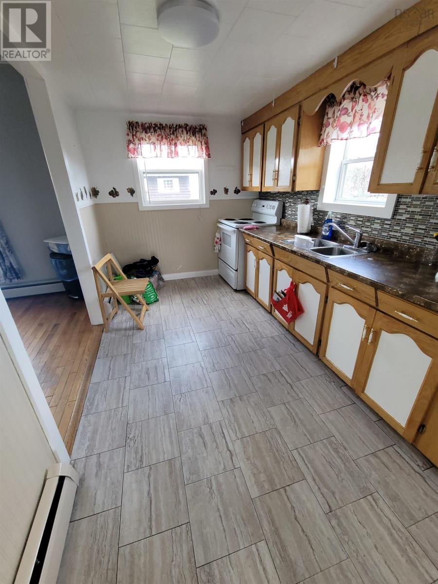 2 Davis Street, Glace Bay, Nova Scotia  B1A 5G8 - Photo 4 - 202620716