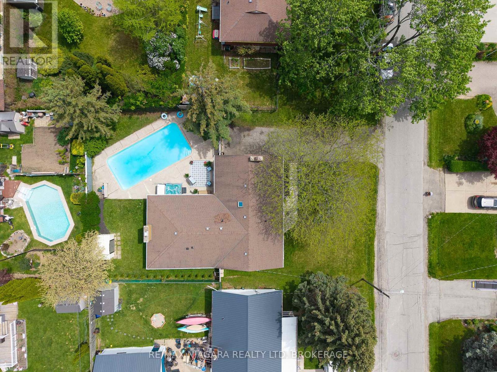 4 Mackie Street, St. Catharines, Ontario  L2N 5N5 - Photo 1 - X13169732
