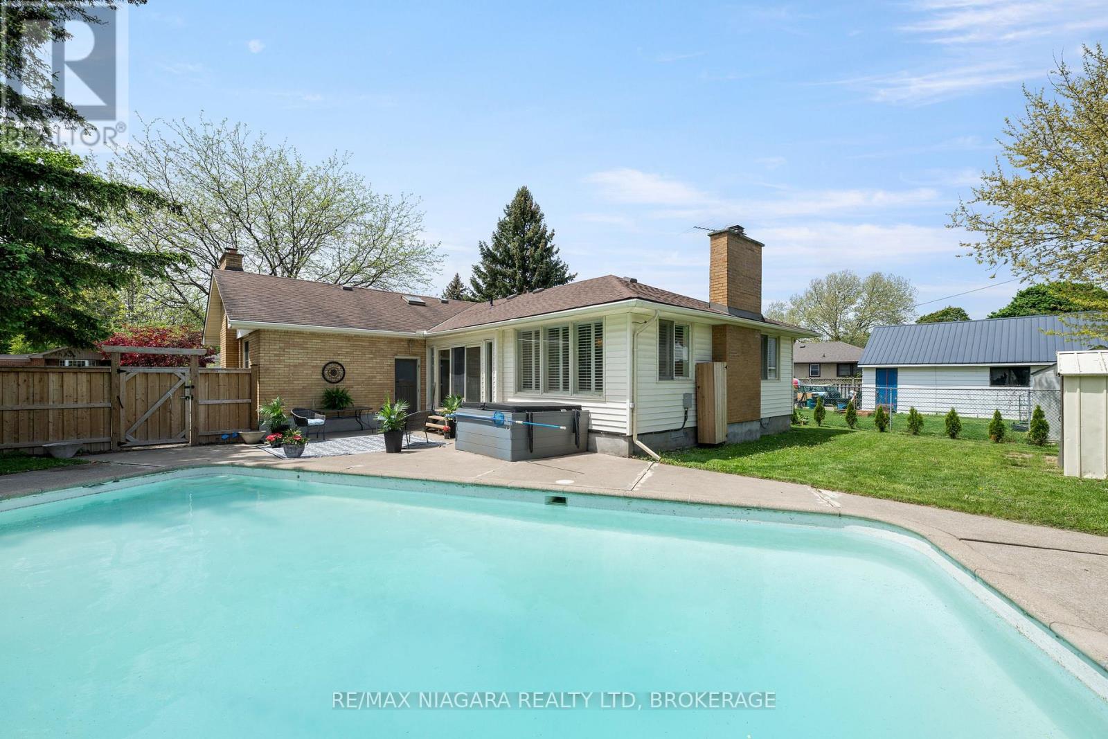 4 Mackie Street, St. Catharines, Ontario  L2N 5N5 - Photo 8 - X13169732
