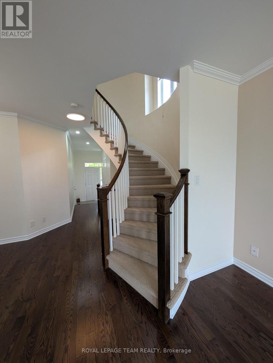 34 TORBEC AVENUE E, Ottawa, Ontario