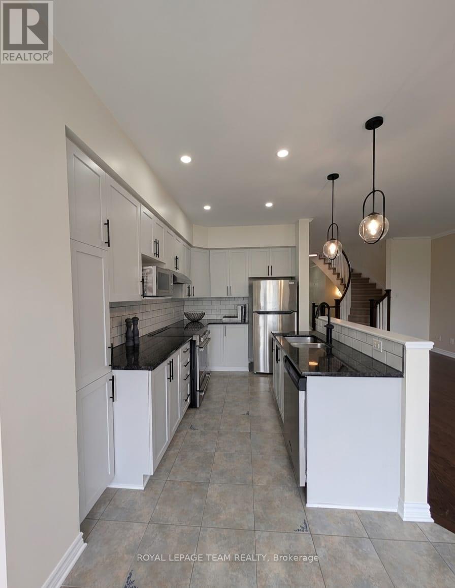 34 Torbec Avenue E, Ottawa, Ontario  K2T 0B6 - Photo 2 - X13681426