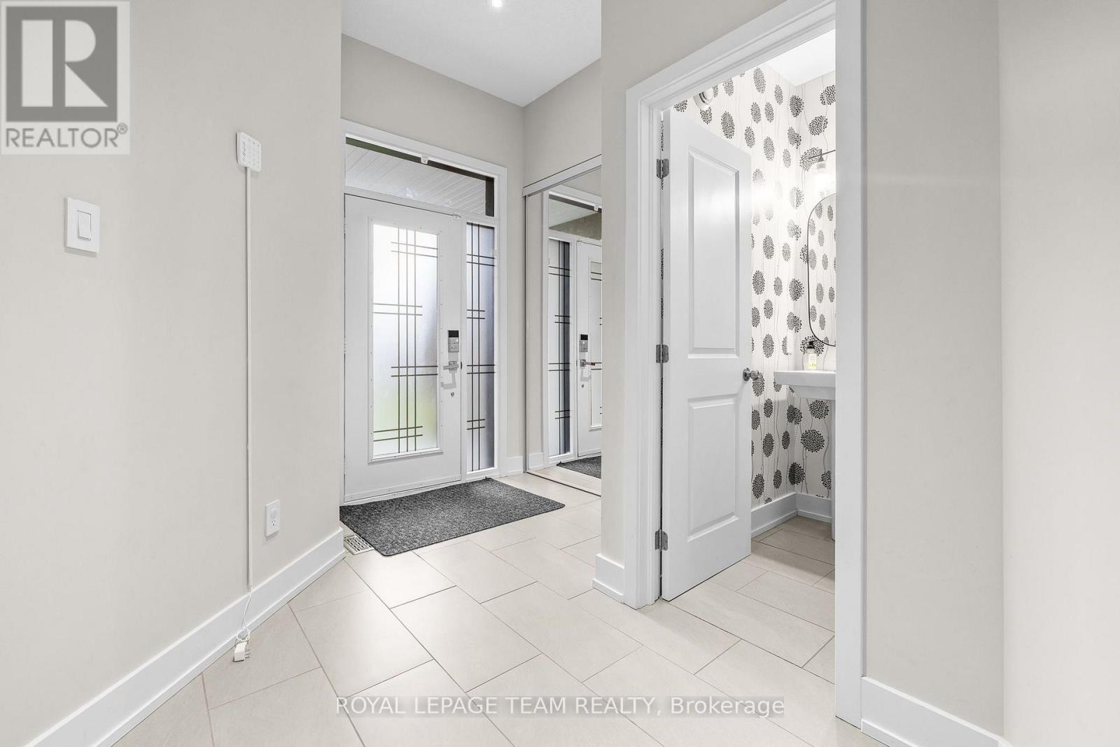 605 Tennant Way, Ottawa, Ontario  K4M 0C6 - Photo 2 - X13681482