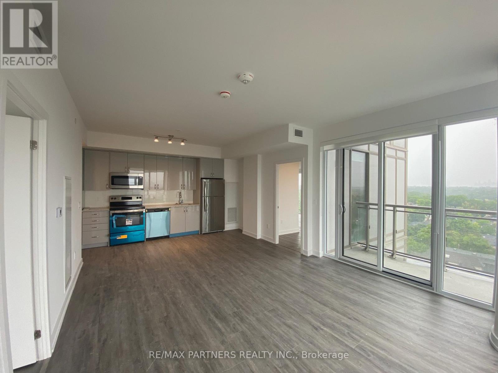 1001 - 1 Cardiff Road, Toronto, Ontario  M4P 0G2 - Photo 3 - C13681402