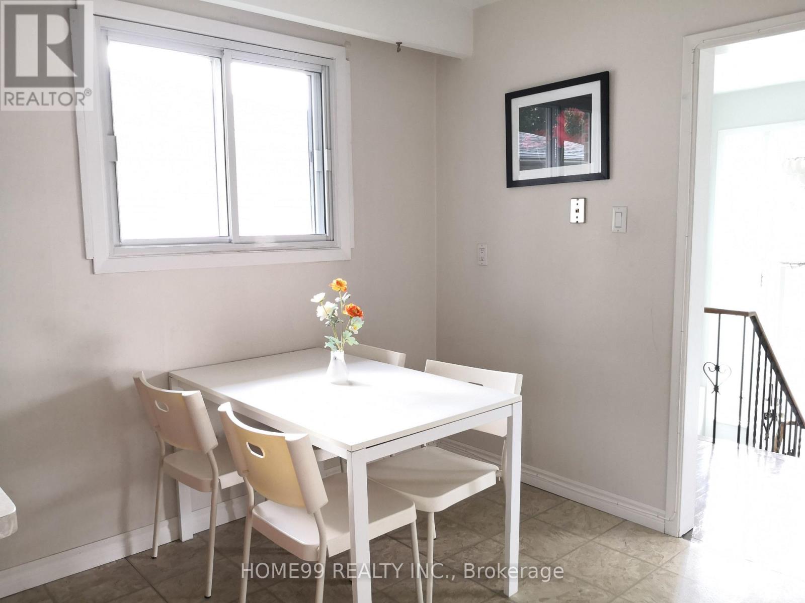 Upper - 137 Pineway Boulevard, Toronto, Ontario  M2H 1A9 - Photo 13 - C13681440