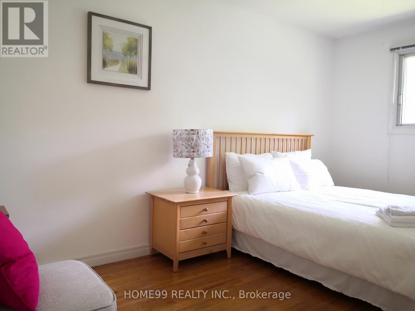 Upper - 137 Pineway Boulevard, Toronto, Ontario  M2H 1A9 - Photo 3 - C13681440