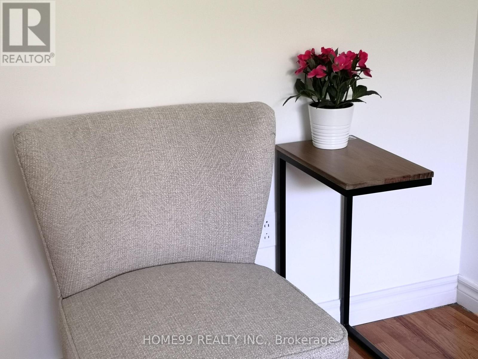 Upper - 137 Pineway Boulevard, Toronto, Ontario  M2H 1A9 - Photo 4 - C13681440