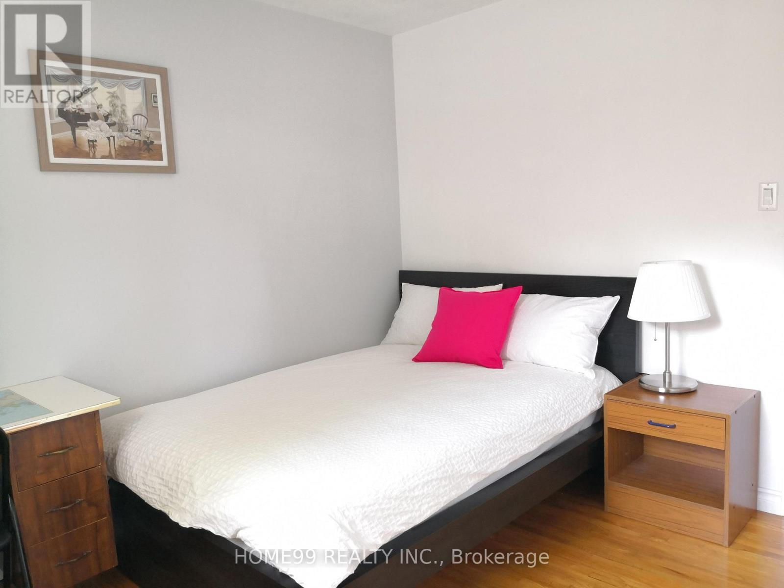 Upper - 137 Pineway Boulevard, Toronto, Ontario  M2H 1A9 - Photo 5 - C13681440