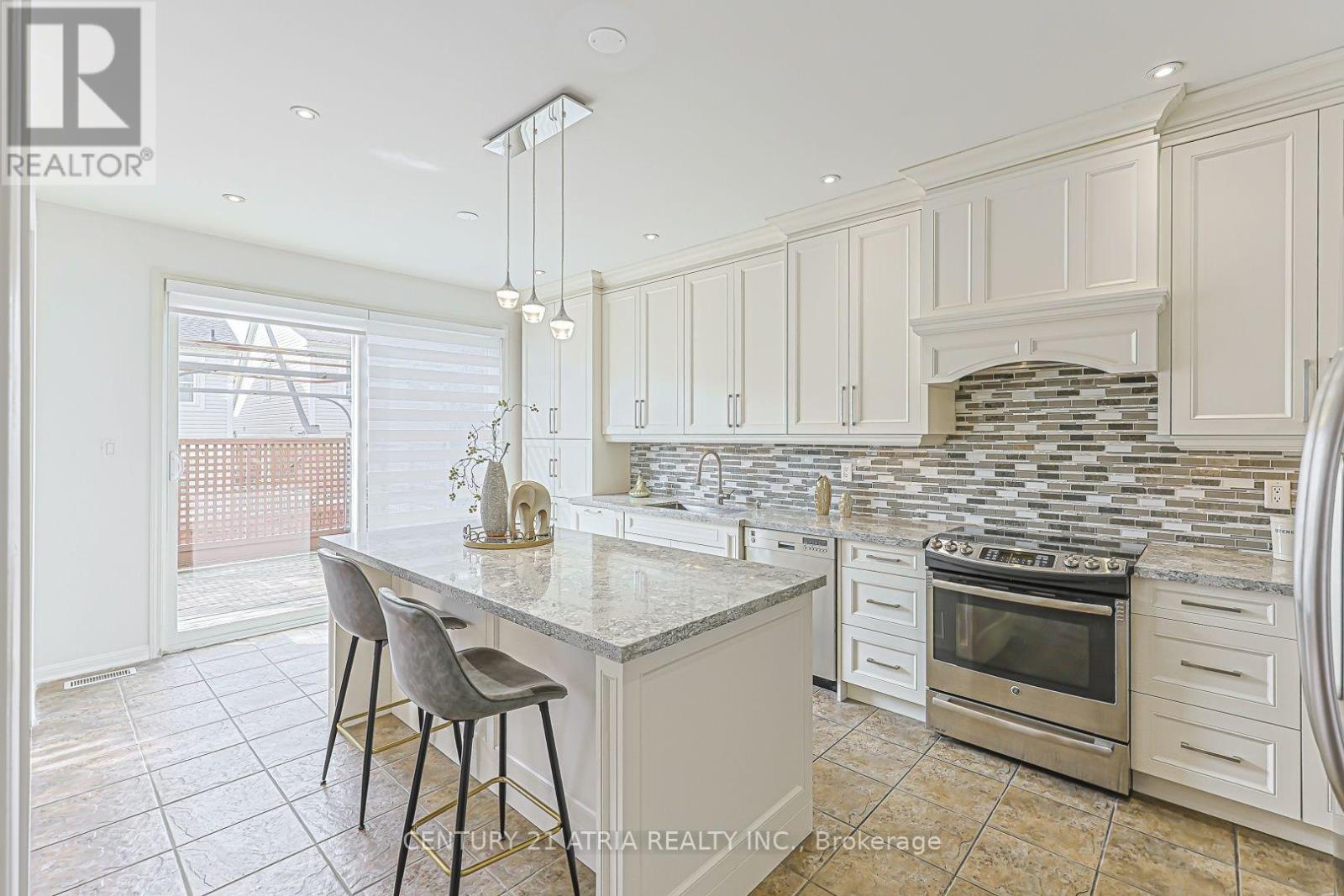 338 Carlissa Run, Newmarket, Ontario  L3X 3J9 - Photo 19 - N13681406
