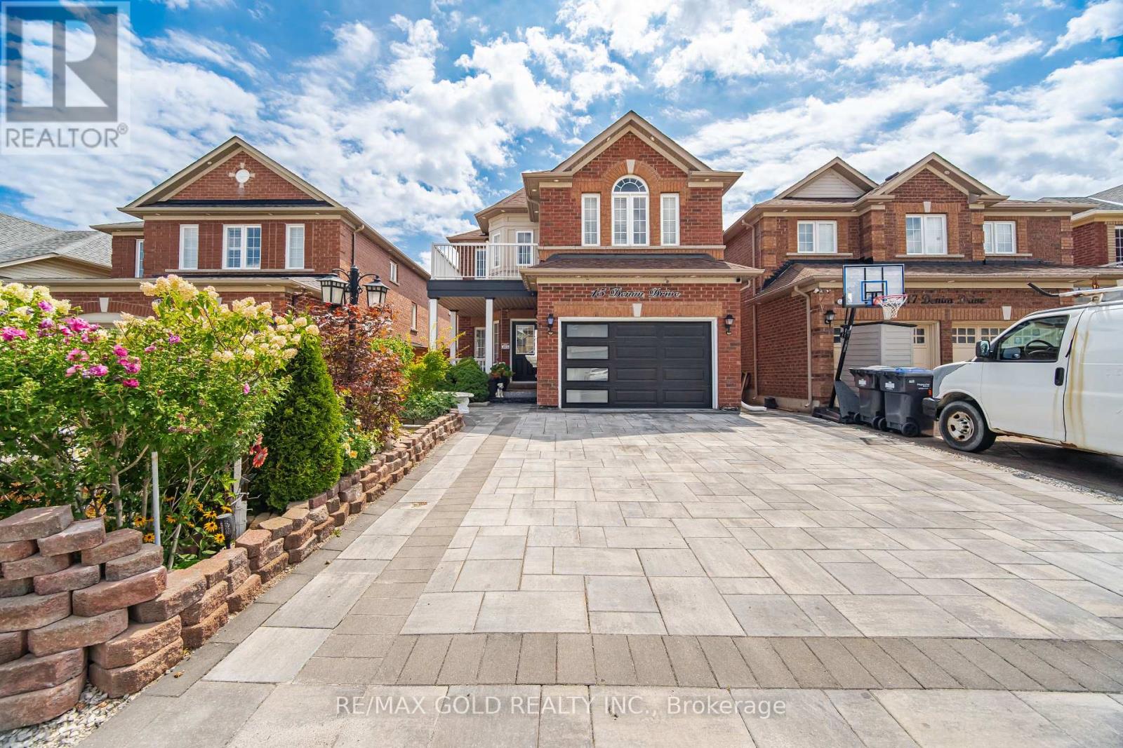 15 Denim Drive, Brampton, Ontario  L6P 1K4 - Photo 2 - W13681444