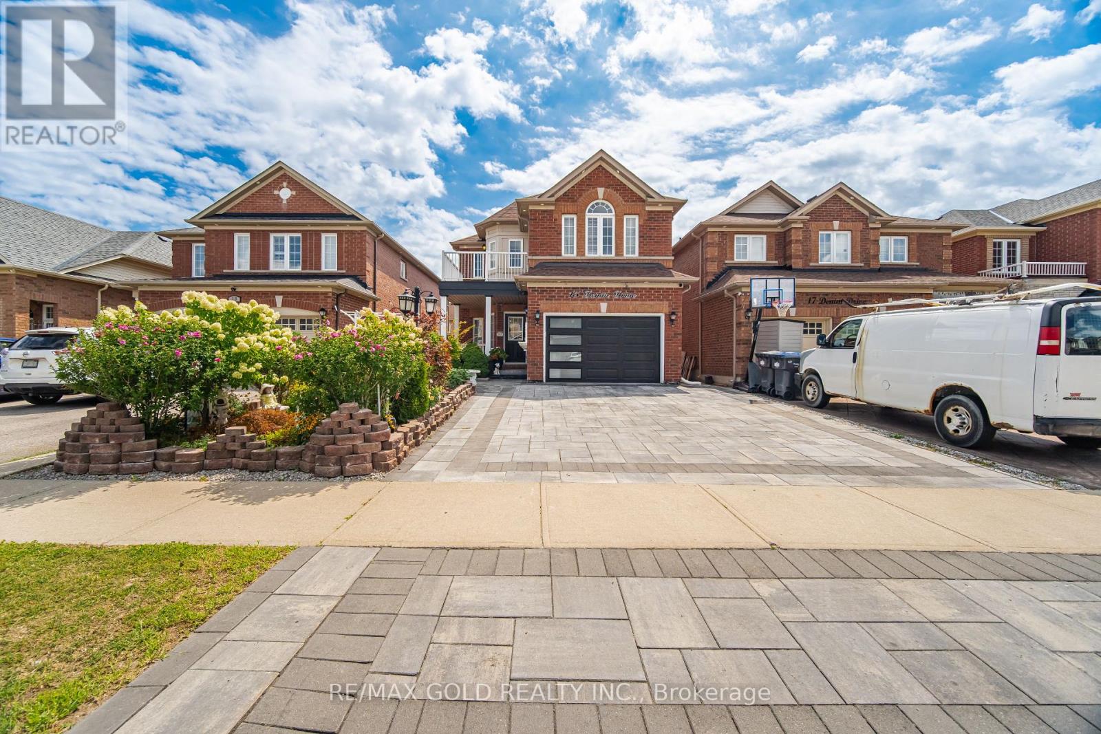15 Denim Drive, Brampton, Ontario  L6P 1K4 - Photo 3 - W13681444