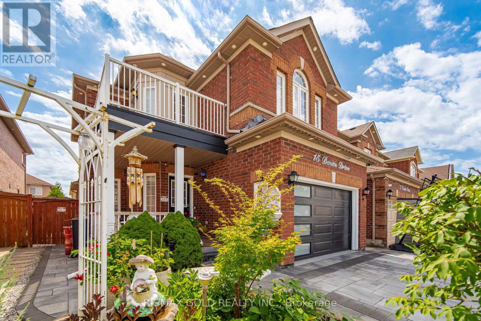 15 Denim Drive, Brampton, Ontario  L6P 1K4 - Photo 4 - W13681444