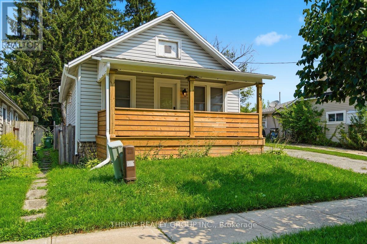35 Malakoff Street, St. Thomas, Ontario  N5P 1L8 - Photo 2 - X13681526