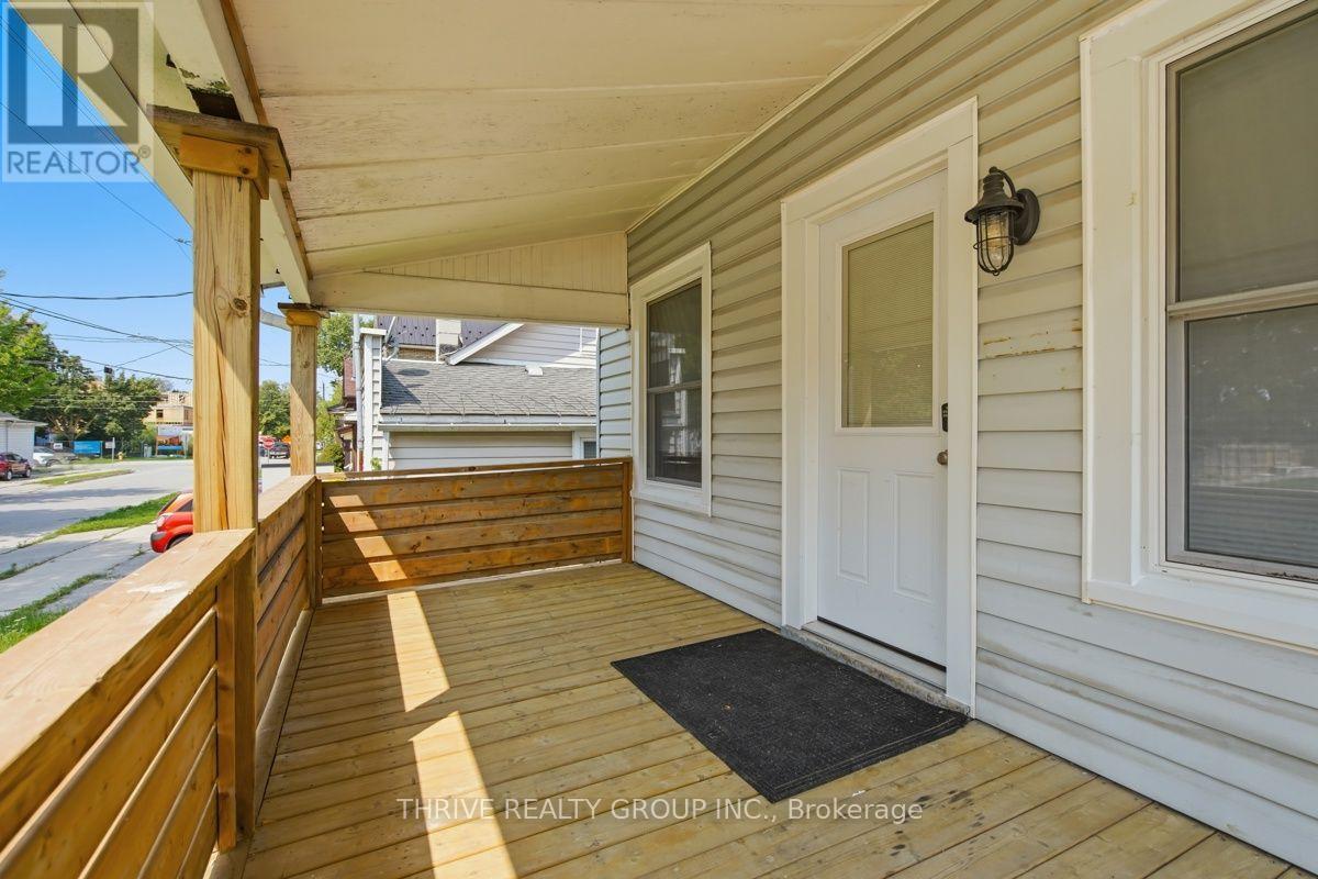 35 Malakoff Street, St. Thomas, Ontario  N5P 1L8 - Photo 3 - X13681526
