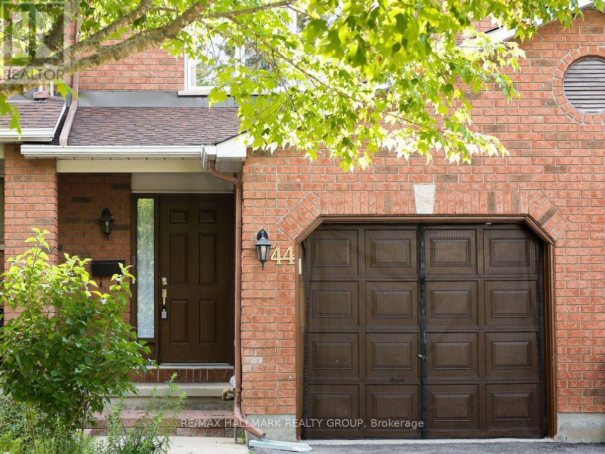 44 WINNEGREEN COURT, Ottawa, Ontario