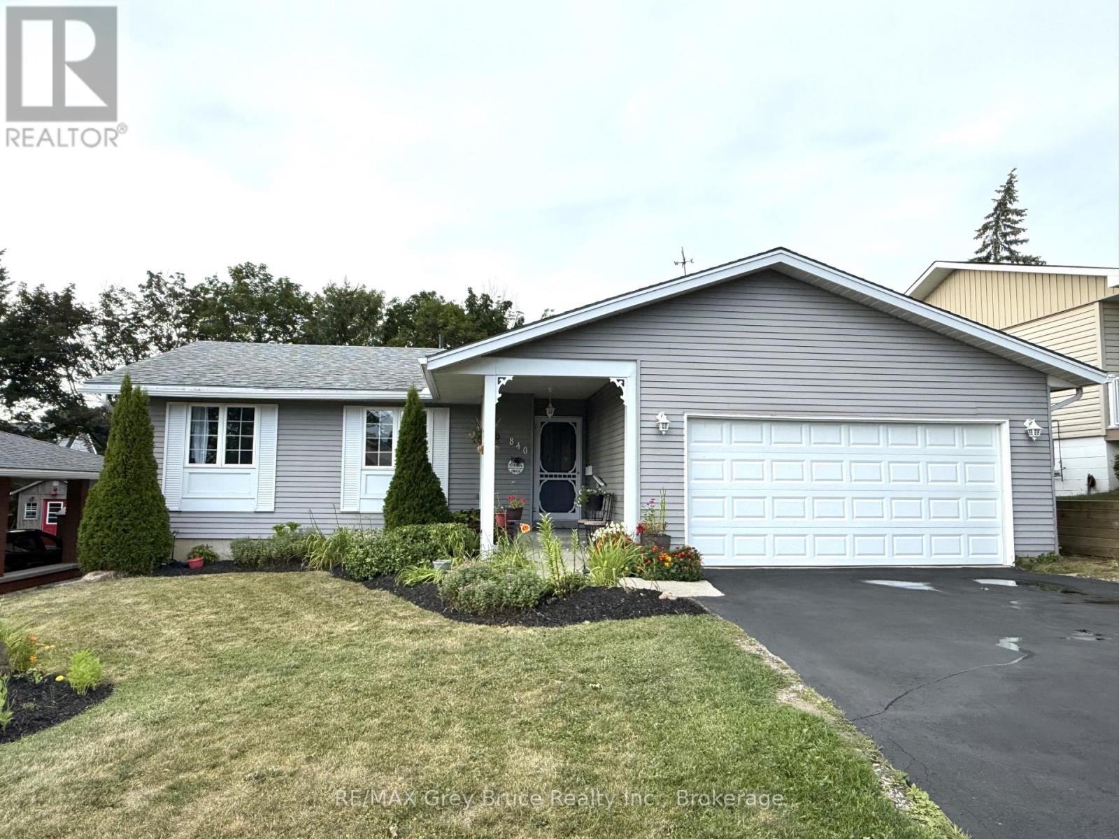 840 4th Street E, Owen Sound, Ontario  N4K 1B6 - Photo 1 - X13681528