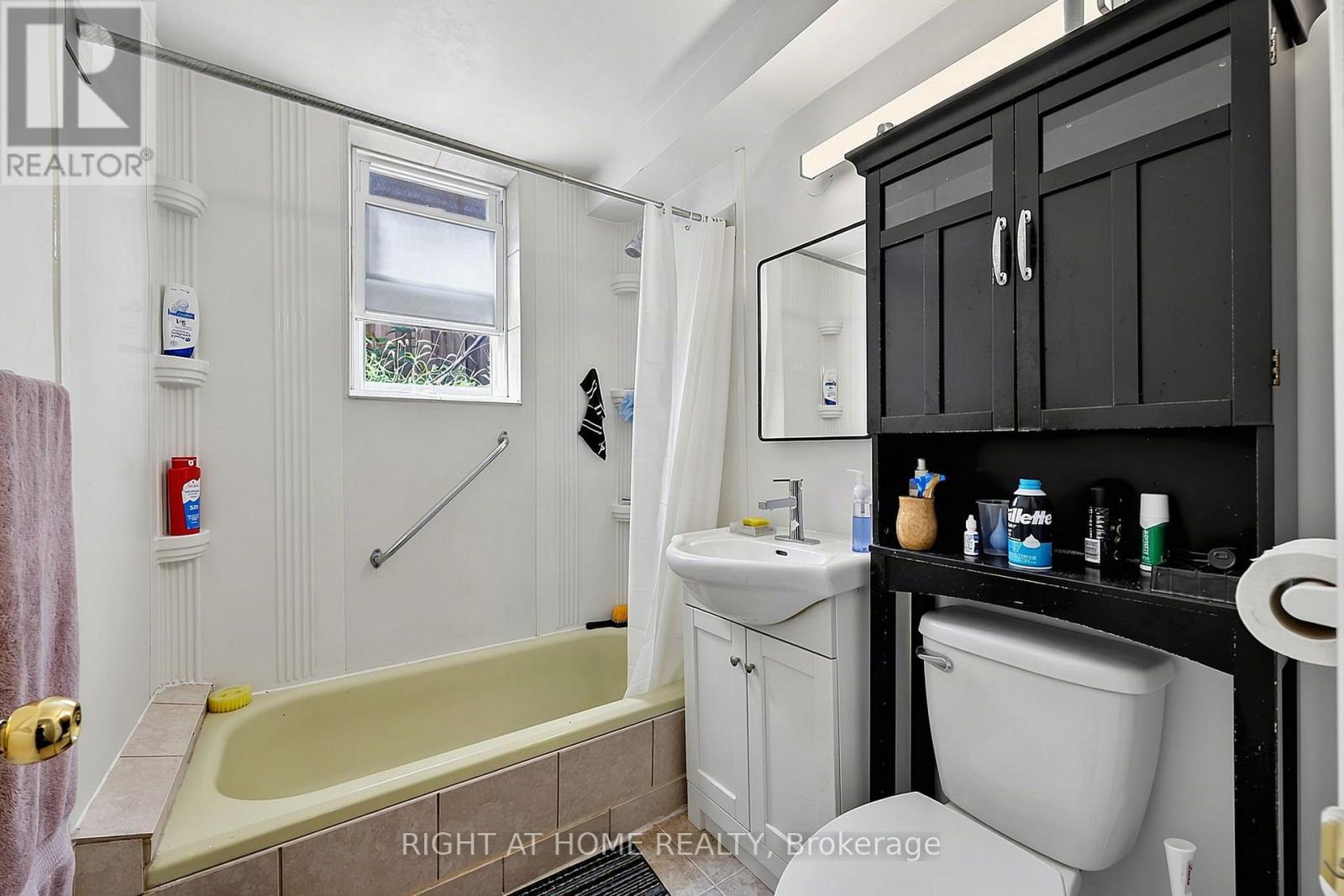 137 Vancouver Street, Barrie (Codrington), Ontario  L4M 4M5 - Photo 11 - S13681520