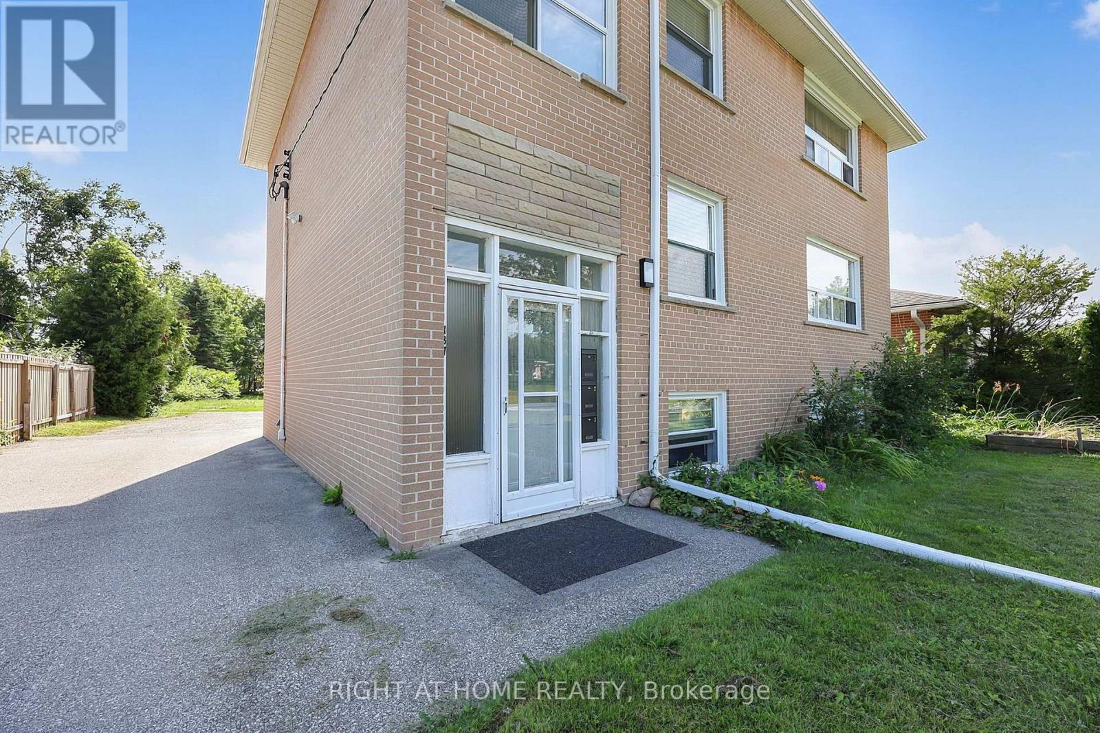 137 Vancouver Street, Barrie (Codrington), Ontario  L4M 4M5 - Photo 4 - S13681520