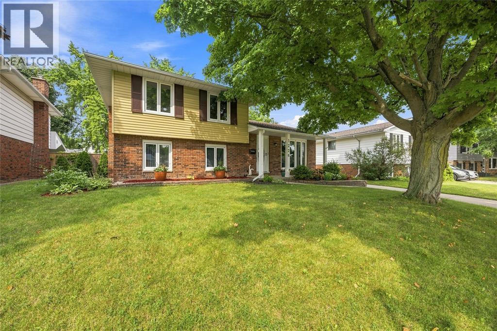 1226 WILTSHIRE DRIVE Sarnia Ontario Canada N7S3W2 2