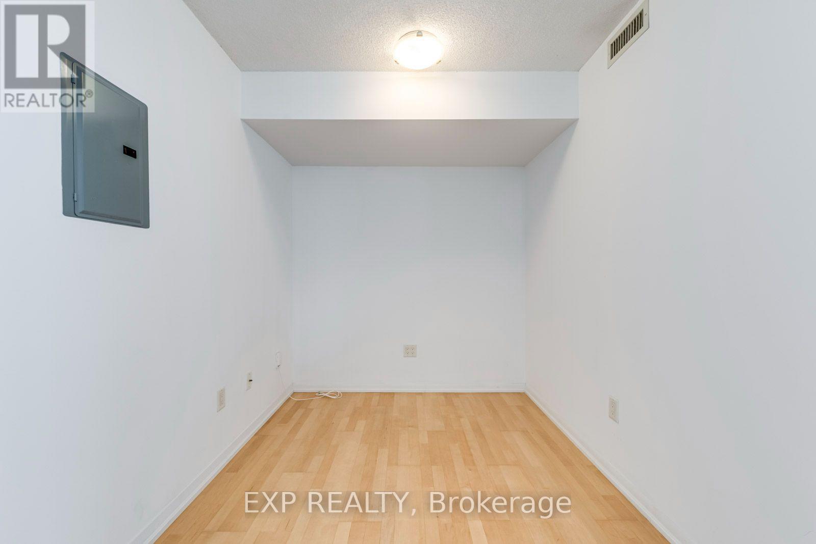 1502 - 38 Grenville Street, Toronto, Ontario  M4X 1A5 - Photo 17 - C13681556
