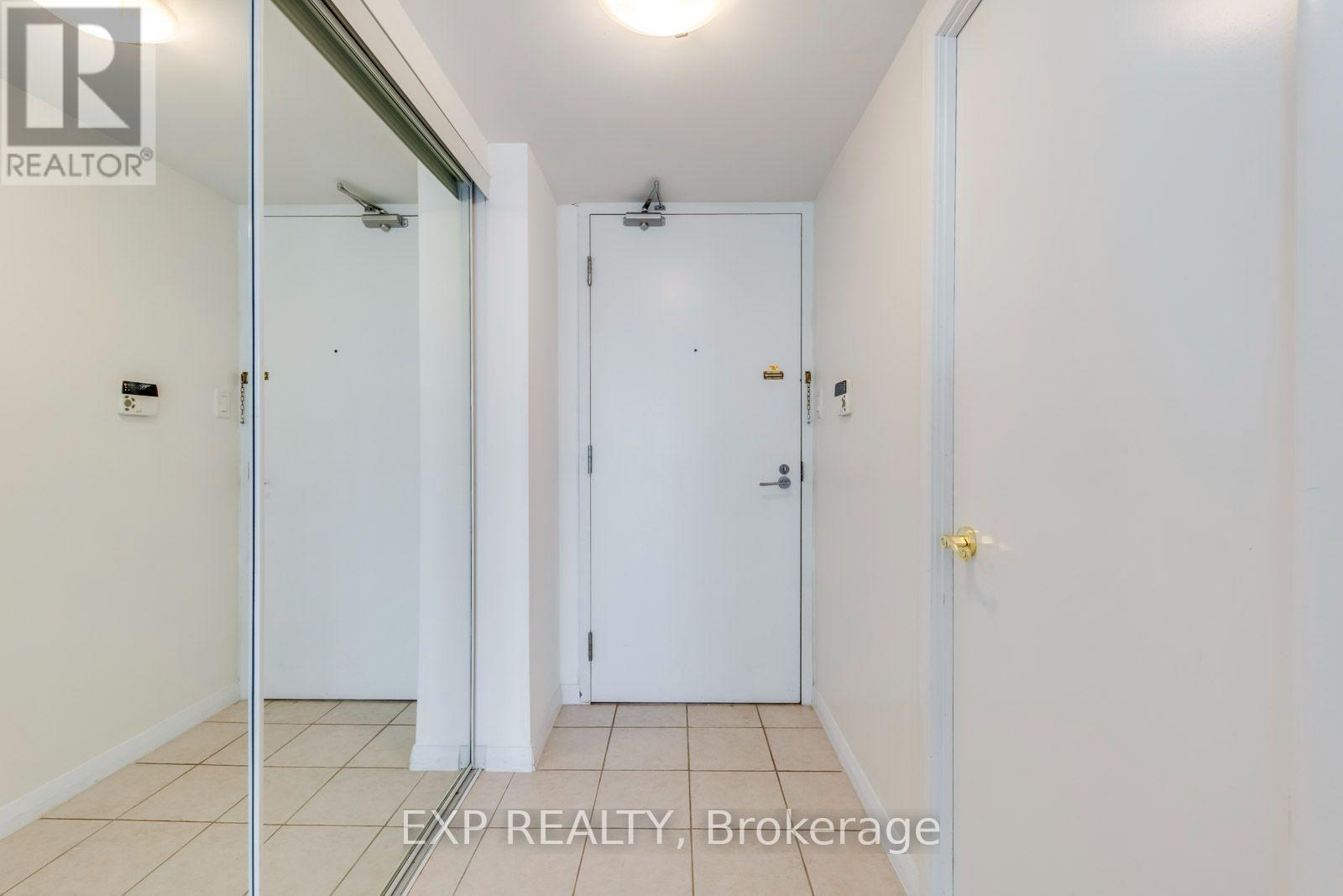 1502 - 38 Grenville Street, Toronto, Ontario  M4X 1A5 - Photo 2 - C13681556