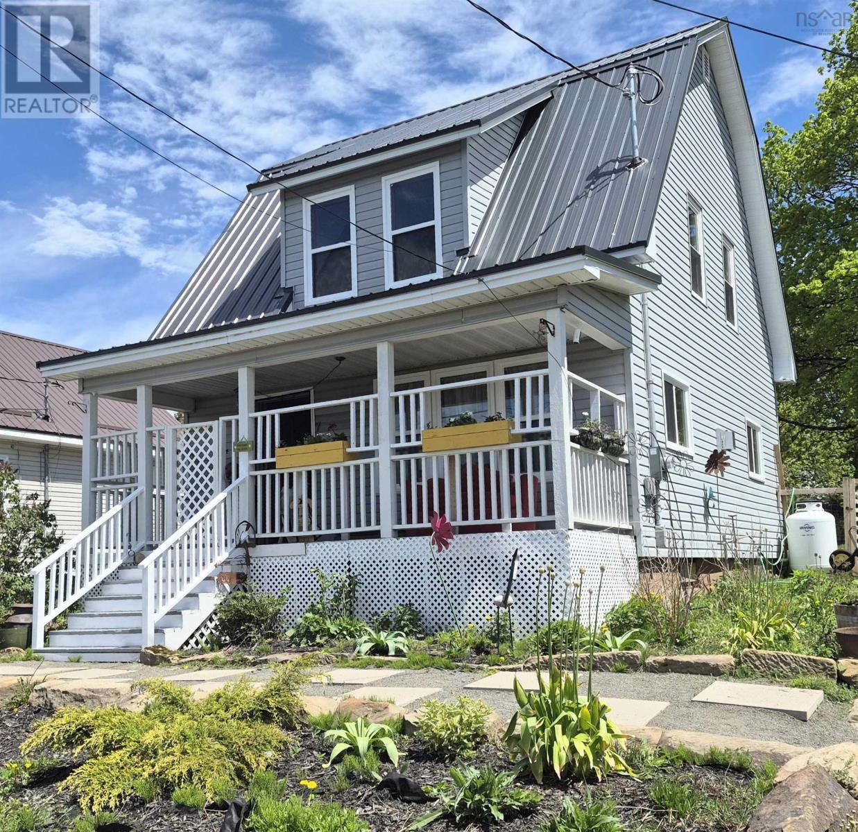 7 Lorne Street, Springhill, Nova Scotia  B0M 1X0 - Photo 3 - 202611887