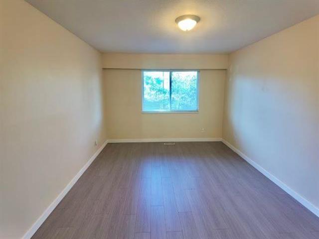 15622 Thrift Avenue, White Rock, British Columbia  V4B 2M2 - Photo 4 - R3155873
