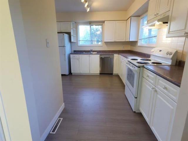 15622 Thrift Avenue, White Rock, British Columbia  V4B 2M2 - Photo 5 - R3155873