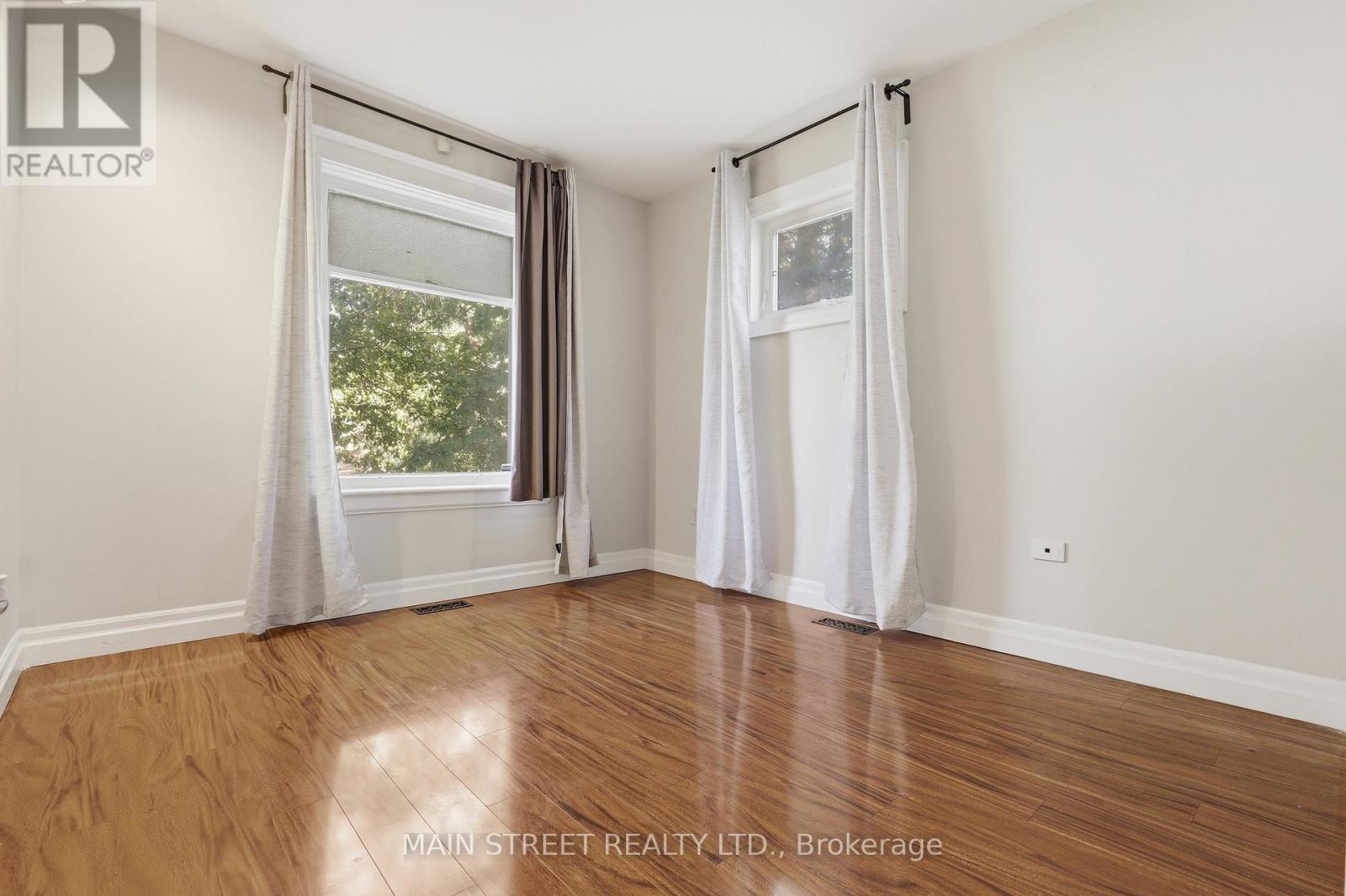 12 Vincent Street, Newmarket, Ontario  L3Y 4G2 - Photo 8 - N13674004