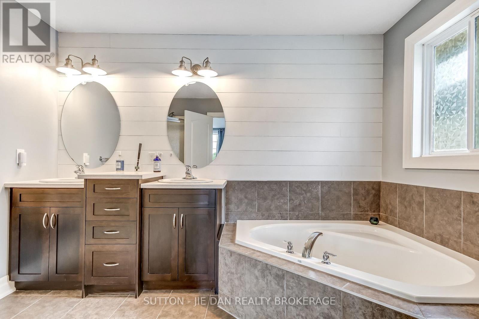 1511 Coronation Drive, London North, Ontario  N6G 5P6 - Photo 17 - X13681672