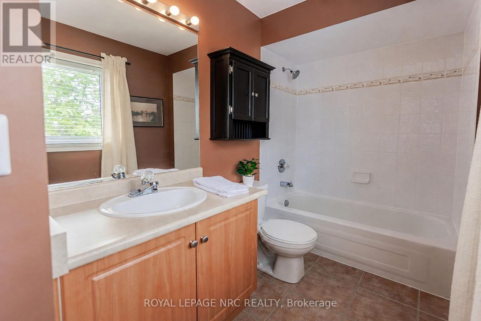 111 Cole Crescent, Niagara-On-The-Lake, Ontario  L0S 1J0 - Photo 18 - X13681592
