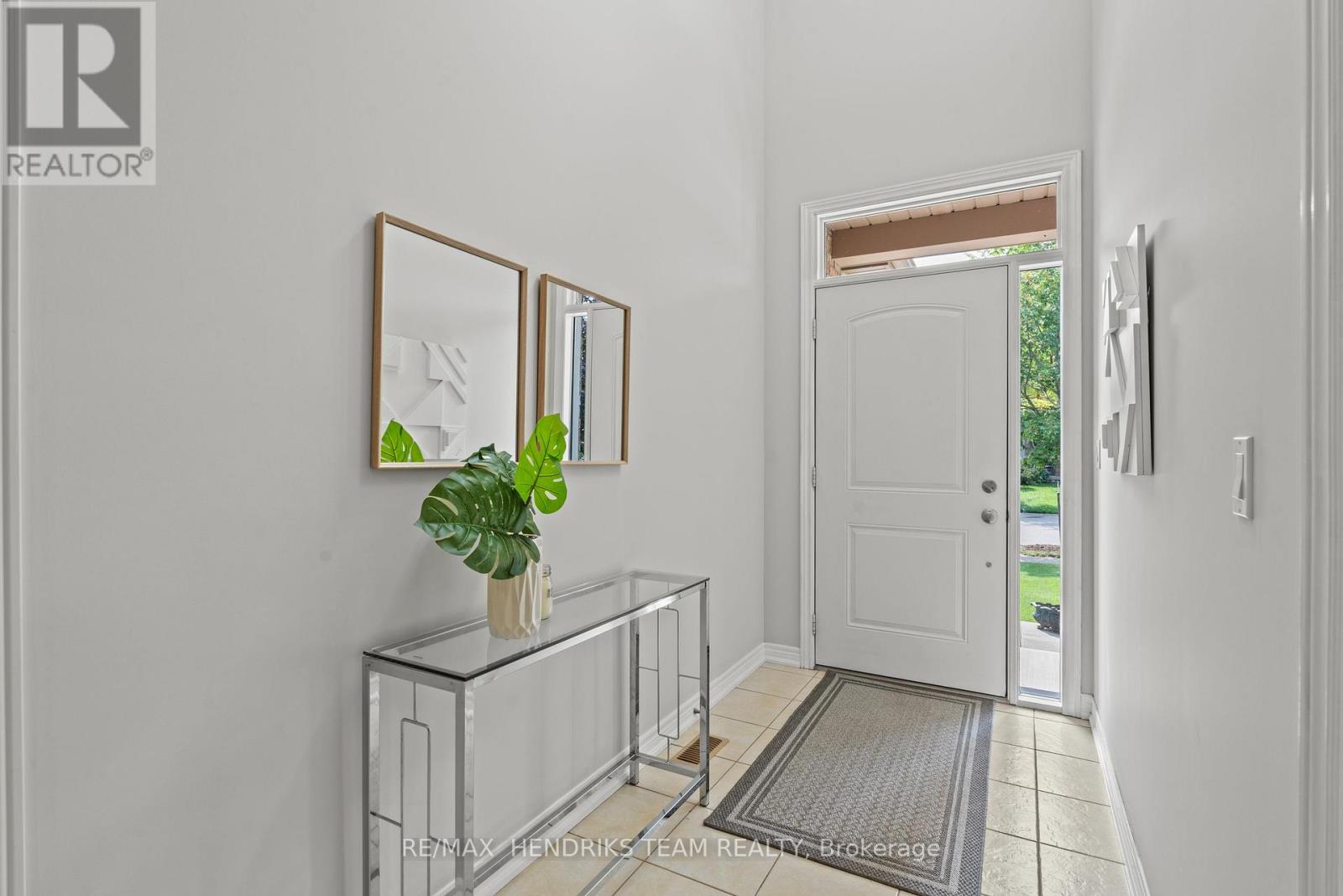 58 Videl Crescent N, St. Catharines, Ontario  L2W 0A3 - Photo 4 - X13681606