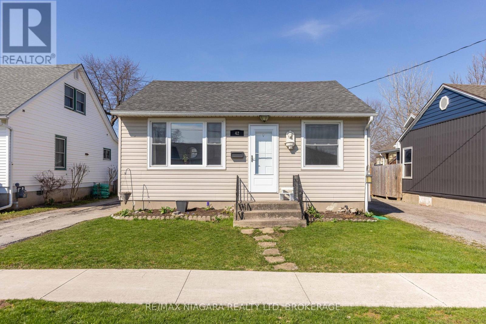 42 Douglas Street