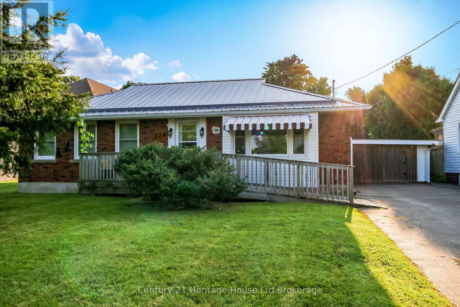 220 Clarke Street N, Woodstock, Ontario  N4S 7M7 - Photo 2 - X13681660